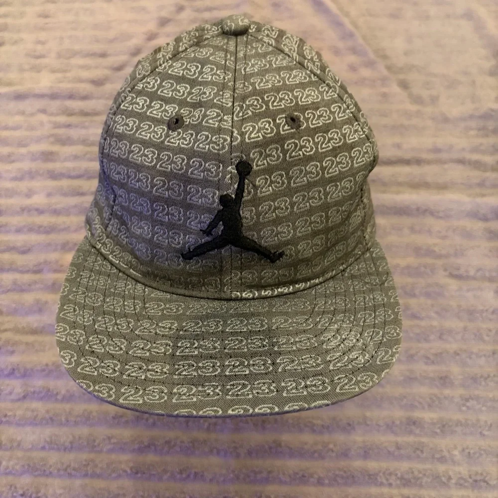 Nike Air Jordan Youth Hat 23 All Over‎ Print Jumpman Snapback Gray Cap